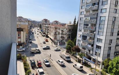 Buca'da Cadde Üzeri Merkezi Konumda Satılık 3+1 Daire