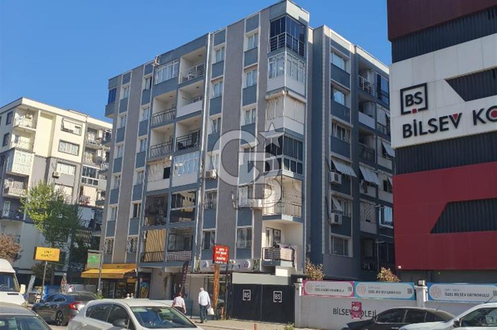 Buca'da Cadde Üzeri Merkezi Konumda Satılık 3+1 Daire