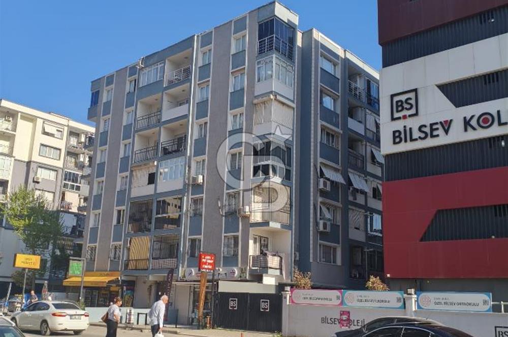 Buca'da Cadde Üzeri Merkezi Konumda Satılık 3+1 Daire