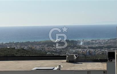 Kuşadası'nda Deniz Manzaralı Özel Havuzlu Tripleks