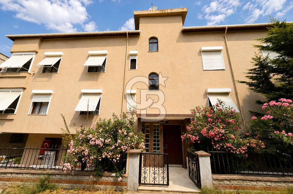 Küçükyalı Sahil'de Yenilenmiş 2+1 Bahçe Katı Net 70m2