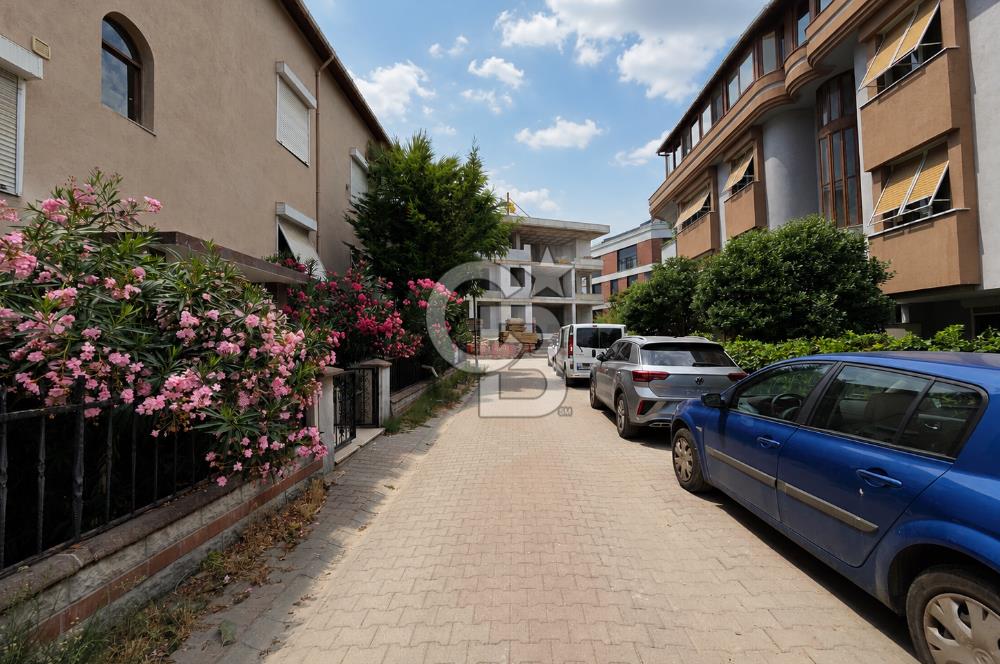 Küçükyalı Sahil'de Yenilenmiş 2+1 Bahçe Katı Net 70m2