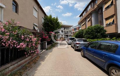 Küçükyalı Sahil'de Yenilenmiş 2+1 Bahçe Katı Net 70m2