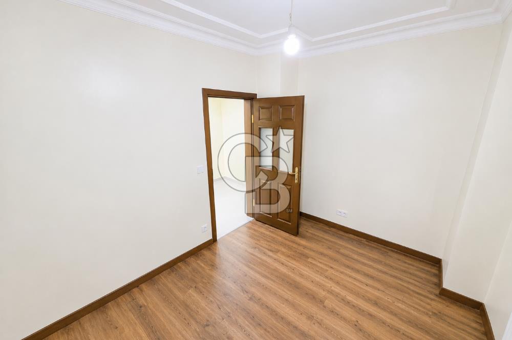 Küçükyalı Sahil'de Yenilenmiş 2+1 Bahçe Katı Net 70m2
