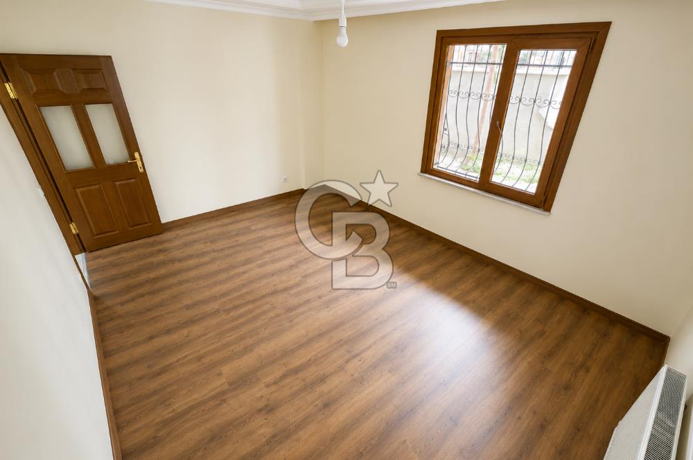 Küçükyalı Sahil'de Yenilenmiş 2+1 Bahçe Katı Net 70m2