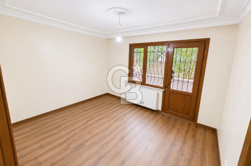 Küçükyalı Sahil'de Yenilenmiş 2+1 Bahçe Katı Net 70m2