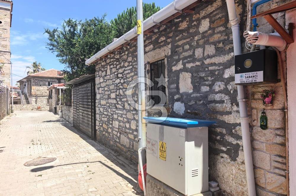 Bir Ev İçinde 3 Ev - Yeni Foça Merkezde Satılık Müstakil