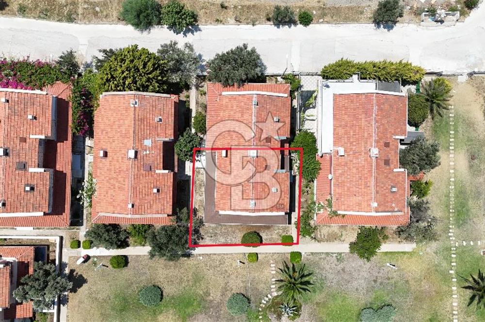 ÇEŞME OVACIK'TA DENİZE 150 M SİTE İÇİNDE 3+1 SATILIK VİLLA 