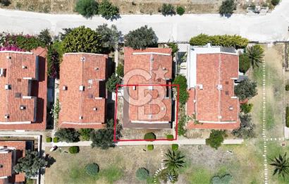 ÇEŞME OVACIK'TA DENİZE 150 M SİTE İÇİNDE 3+1 SATILIK VİLLA 
