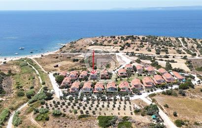 ÇEŞME OVACIK'TA DENİZE 150 M SİTE İÇİNDE 3+1 SATILIK VİLLA 