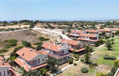 ÇEŞME OVACIK'TA DENİZE 150 M SİTE İÇİNDE 3+1 SATILIK VİLLA 