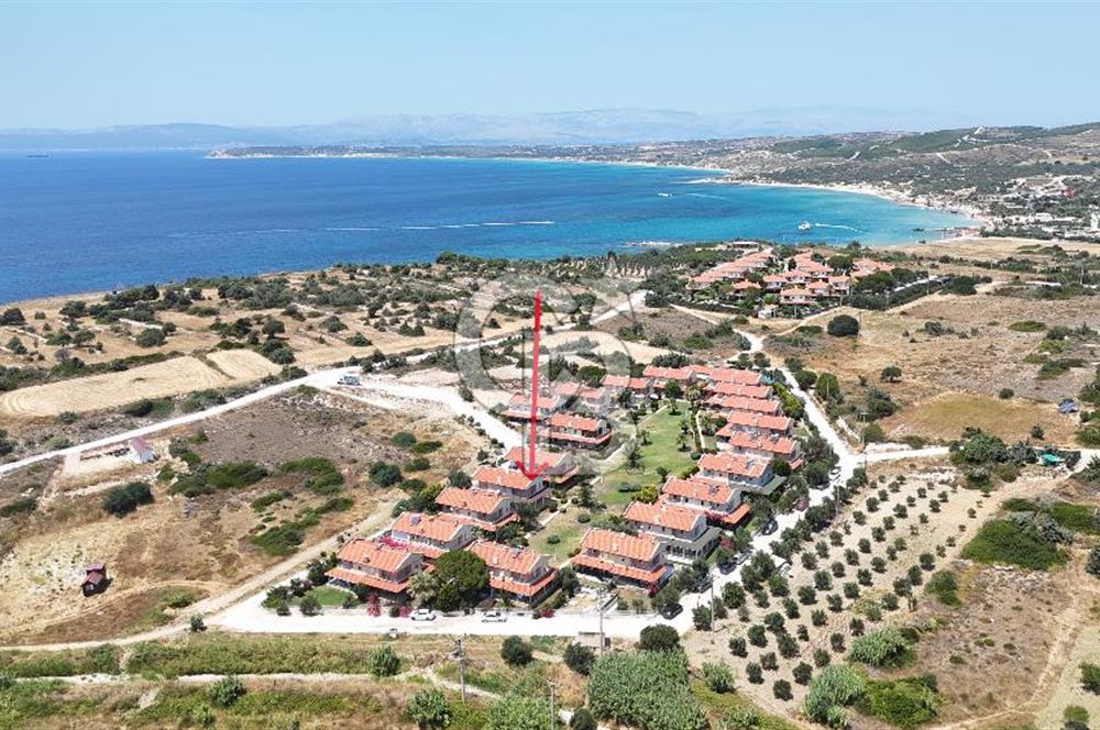 ÇEŞME OVACIK'TA DENİZE 150 M SİTE İÇİNDE 3+1 SATILIK VİLLA 