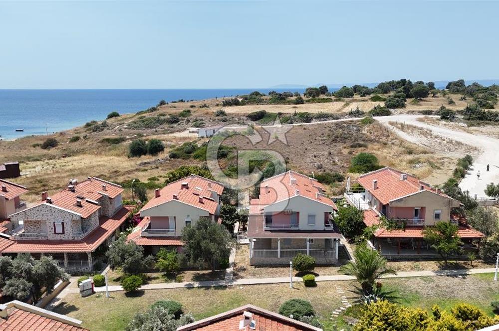 ÇEŞME OVACIK'TA DENİZE 150 M SİTE İÇİNDE 3+1 SATILIK VİLLA 