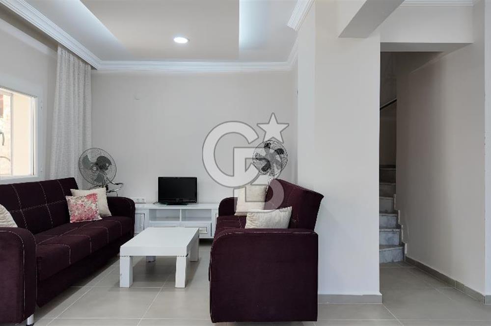 ÇEŞME OVACIK'TA DENİZE 150 M SİTE İÇİNDE 3+1 SATILIK VİLLA 