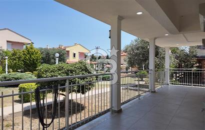 ÇEŞME OVACIK'TA DENİZE 150 M SİTE İÇİNDE 3+1 SATILIK VİLLA 
