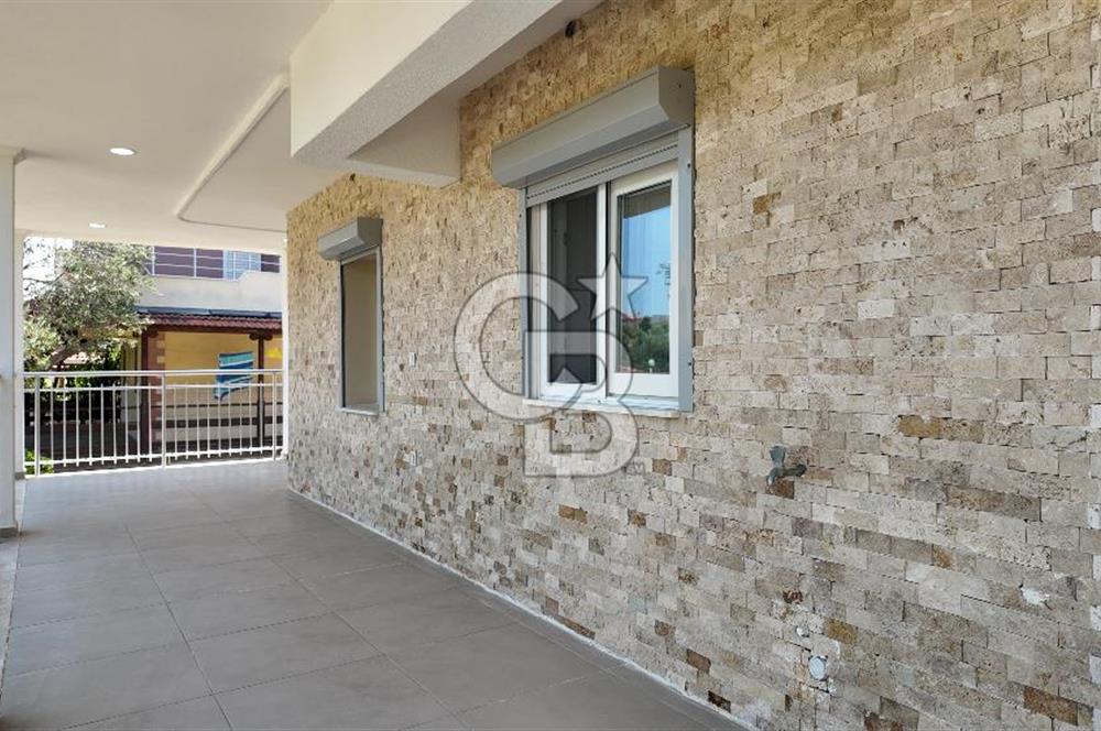 ÇEŞME OVACIK'TA DENİZE 150 M SİTE İÇİNDE 3+1 SATILIK VİLLA 