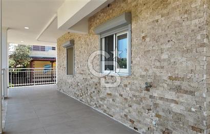 ÇEŞME OVACIK'TA DENİZE 150 M SİTE İÇİNDE 3+1 SATILIK VİLLA 