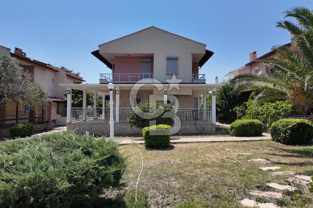 ÇEŞME OVACIK'TA DENİZE 150 M SİTE İÇİNDE 3+1 SATILIK VİLLA 