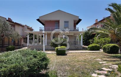 ÇEŞME OVACIK'TA DENİZE 150 M SİTE İÇİNDE 3+1 SATILIK VİLLA 