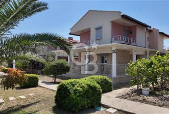 ÇEŞME OVACIK'TA DENİZE 150 M SİTE İÇİNDE 3+1 SATILIK VİLLA  - 1 - 363107