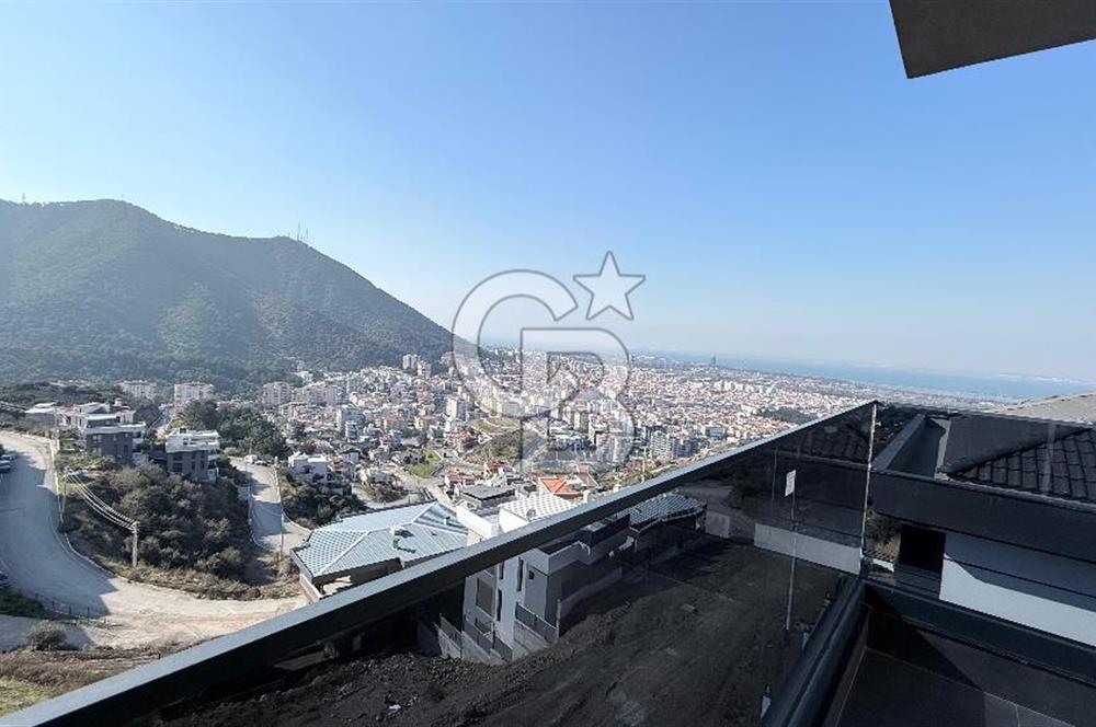 Balçova'da Muhteşem Manzaralı Ultra Lüks Tripleks Villa