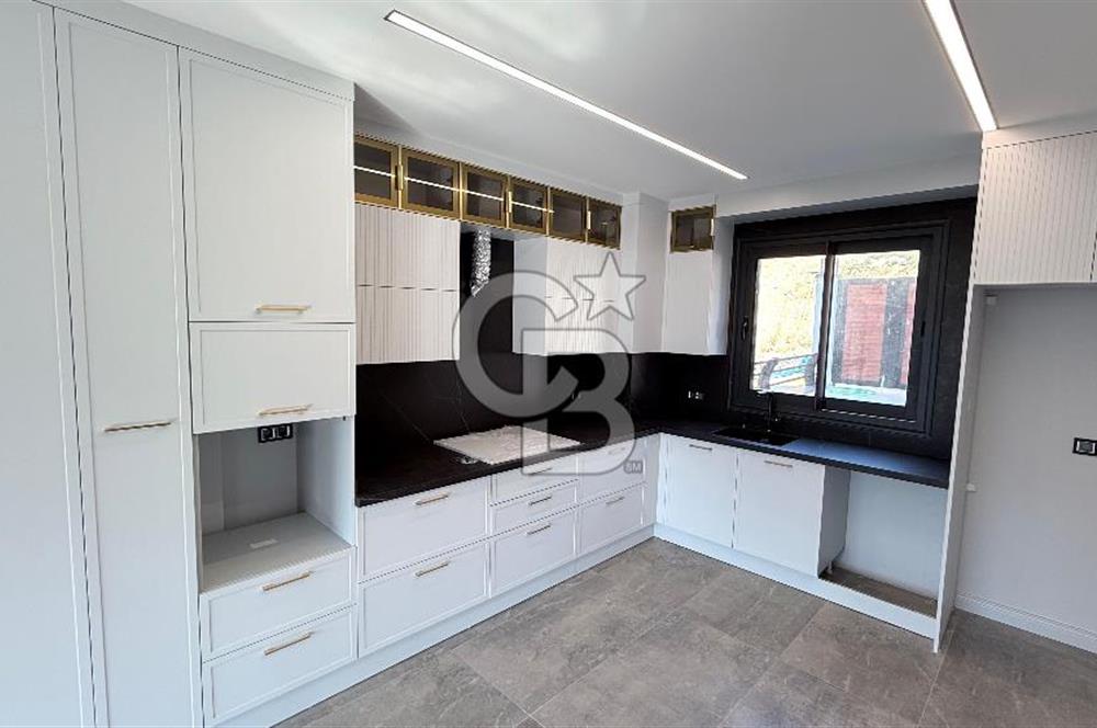 Balçova'da Muhteşem Manzaralı Ultra Lüks Tripleks Villa