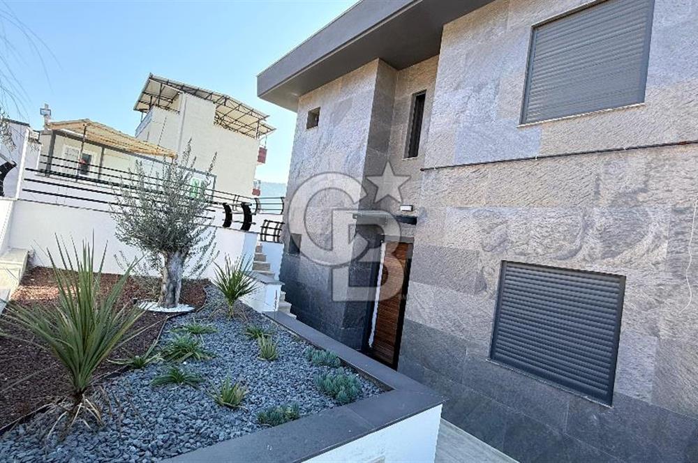 Balçova'da Muhteşem Manzaralı Ultra Lüks Tripleks Villa