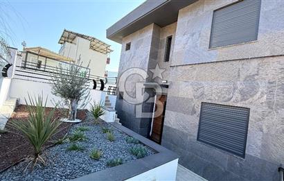 Balçova'da Muhteşem Manzaralı Ultra Lüks Tripleks Villa