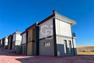 KARACAKAYA'DA GENİŞ BAHÇELİ SATILIK 4+1 LÜX VİLLA !!! - 1 - 363106