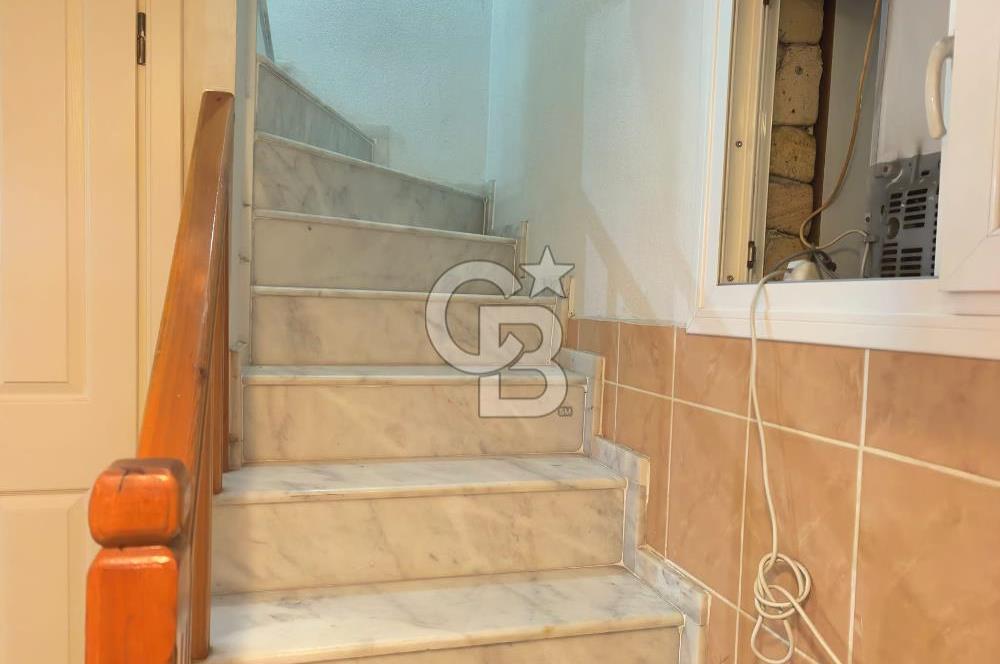 Bir Ev İçinde 3 Ev - Yeni Foça Merkezde Satılık Müstakil