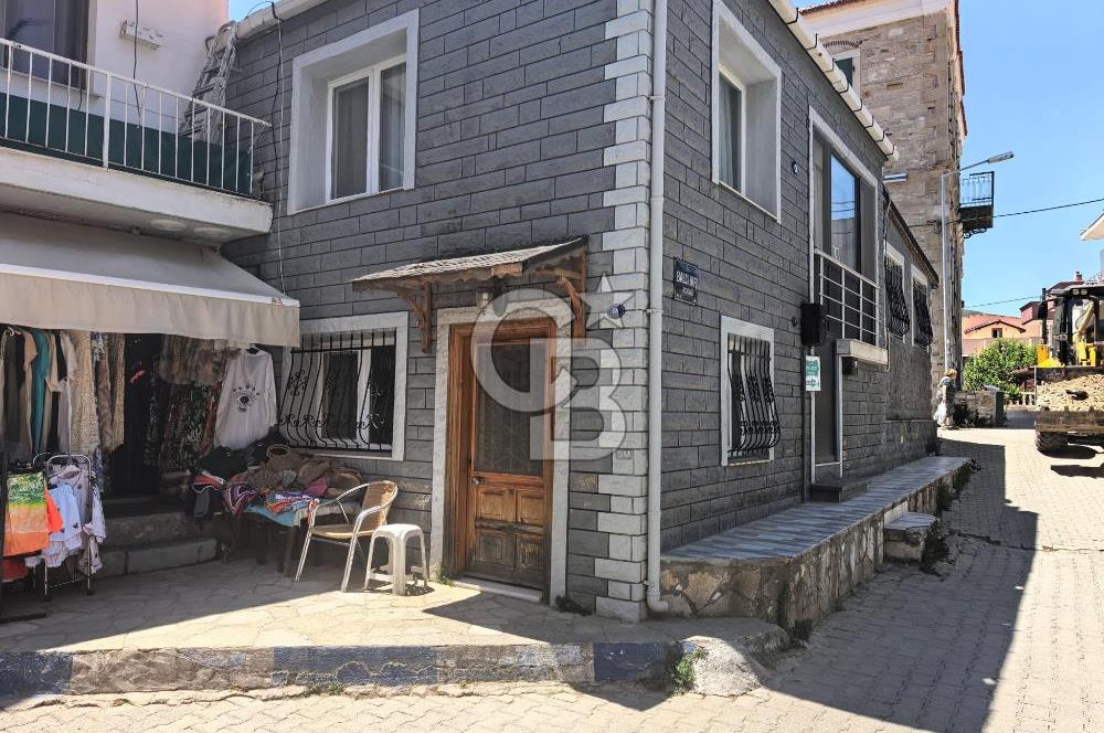 Bir Ev İçinde 3 Ev - Yeni Foça Merkezde Satılık Müstakil
