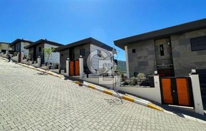 Balçova'da Muhteşem Manzaralı Ultra Lüks Tripleks Villa