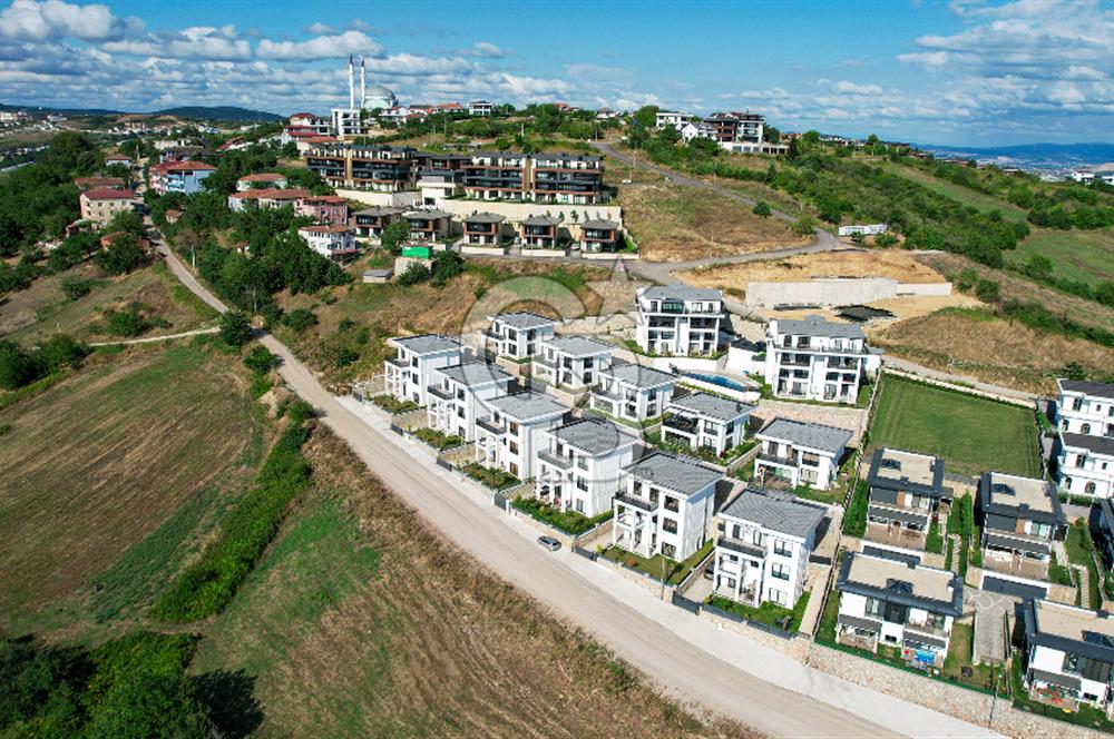 İZMİT KABAOĞLU KAVAN COUNTRY KİRALIK 5+2 MÜSTAKİL SIFIR VİLLA