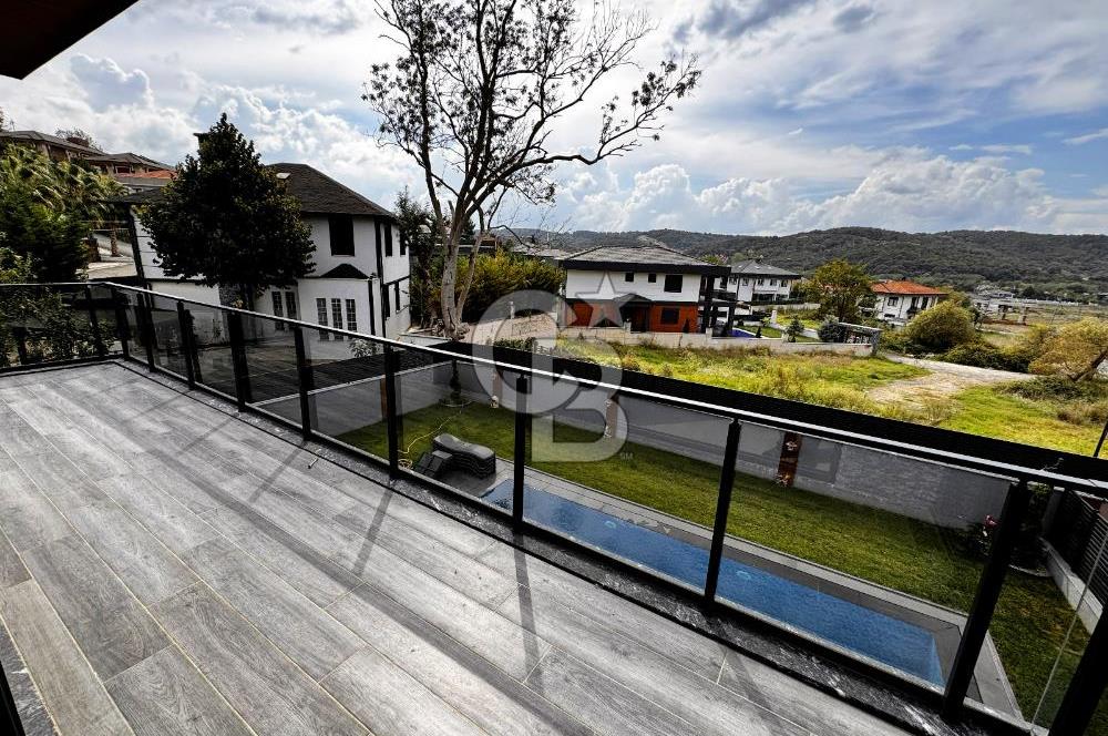 ŞİLE ÇAVUŞ'TA HAVUZLU 7+1 TRİPLEKS LÜKS VİLLA