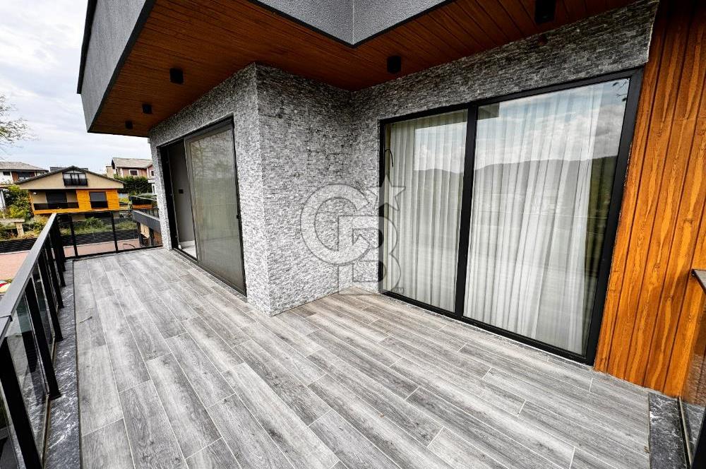 ŞİLE ÇAVUŞ'TA HAVUZLU 7+1 TRİPLEKS LÜKS VİLLA
