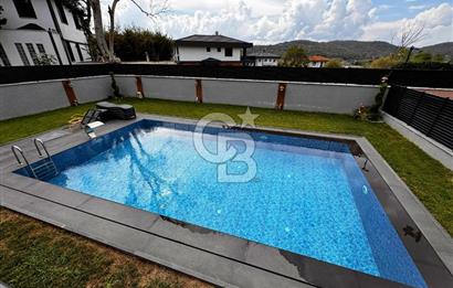 ŞİLE ÇAVUŞ'TA HAVUZLU 7+1 TRİPLEKS LÜKS VİLLA