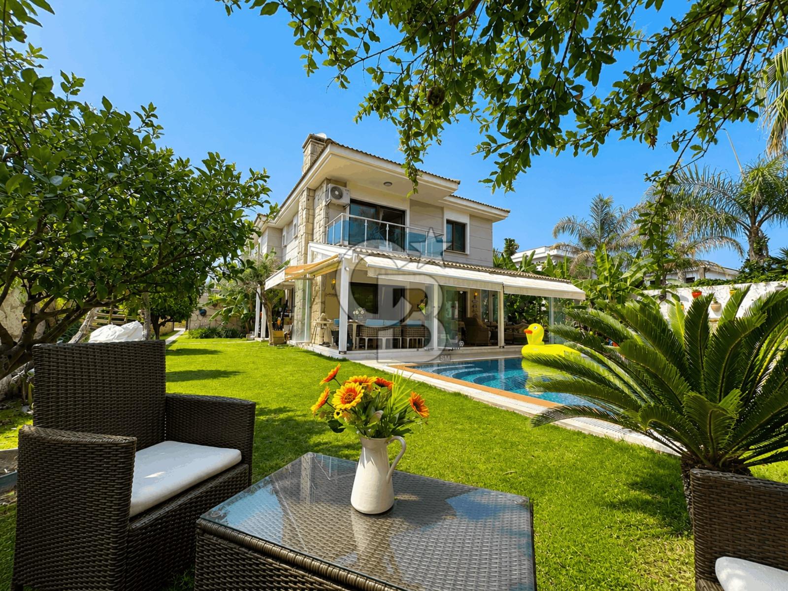 ÇEŞME ALAÇATI GÖBENE'DE SATILIK MÜSTAKİL 3+1 HAVUZLU VİLLA