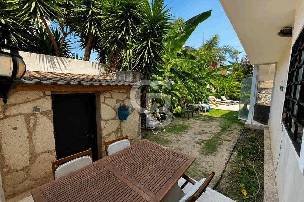 ÇEŞME ALAÇATI GÖBENE'DE SATILIK MÜSTAKİL 3+1 HAVUZLU VİLLA