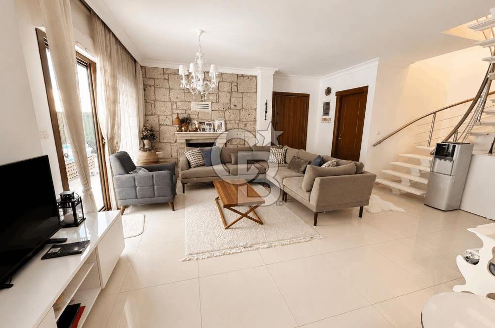 ÇEŞME ALAÇATI GÖBENE'DE SATILIK MÜSTAKİL 3+1 HAVUZLU VİLLA