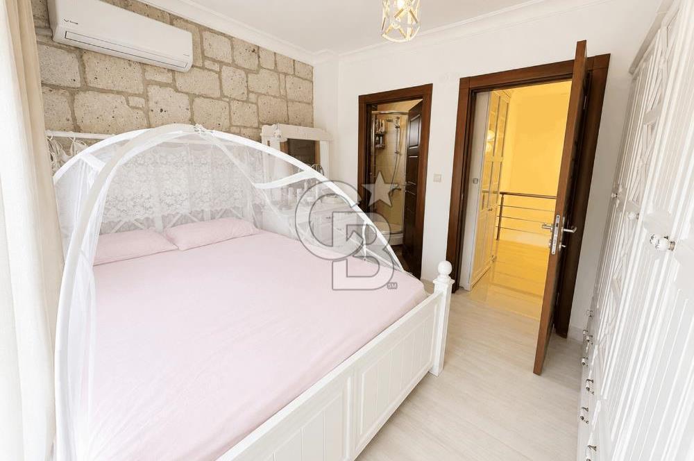 ÇEŞME ALAÇATI GÖBENE'DE SATILIK MÜSTAKİL 3+1 HAVUZLU VİLLA