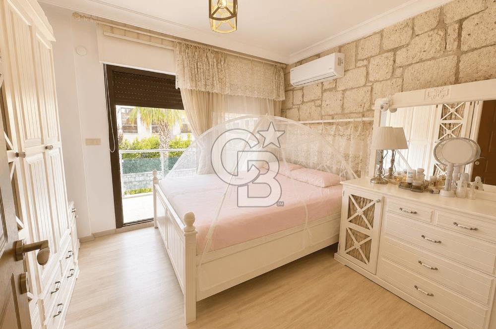 ÇEŞME ALAÇATI GÖBENE'DE SATILIK MÜSTAKİL 3+1 HAVUZLU VİLLA