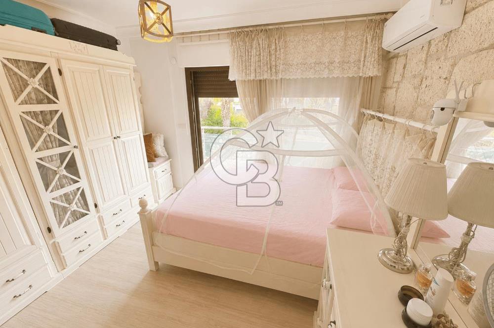 ÇEŞME ALAÇATI GÖBENE'DE SATILIK MÜSTAKİL 3+1 HAVUZLU VİLLA