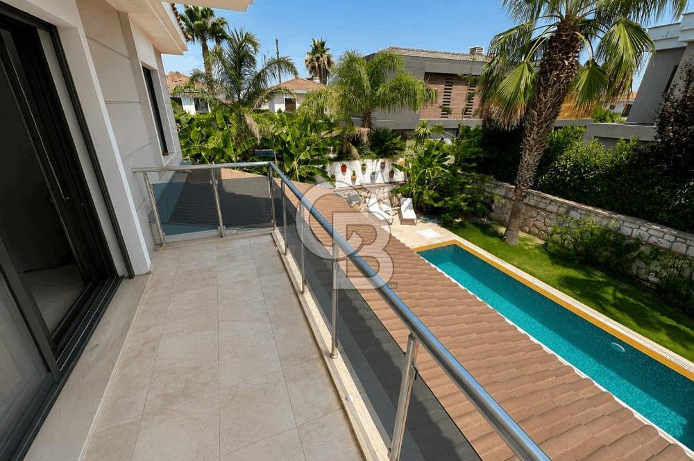 ÇEŞME ALAÇATI GÖBENE'DE SATILIK MÜSTAKİL 3+1 HAVUZLU VİLLA
