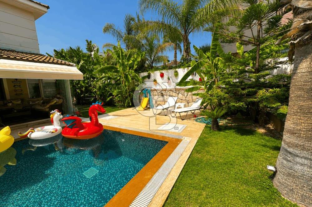ÇEŞME ALAÇATI GÖBENE'DE SATILIK MÜSTAKİL 3+1 HAVUZLU VİLLA