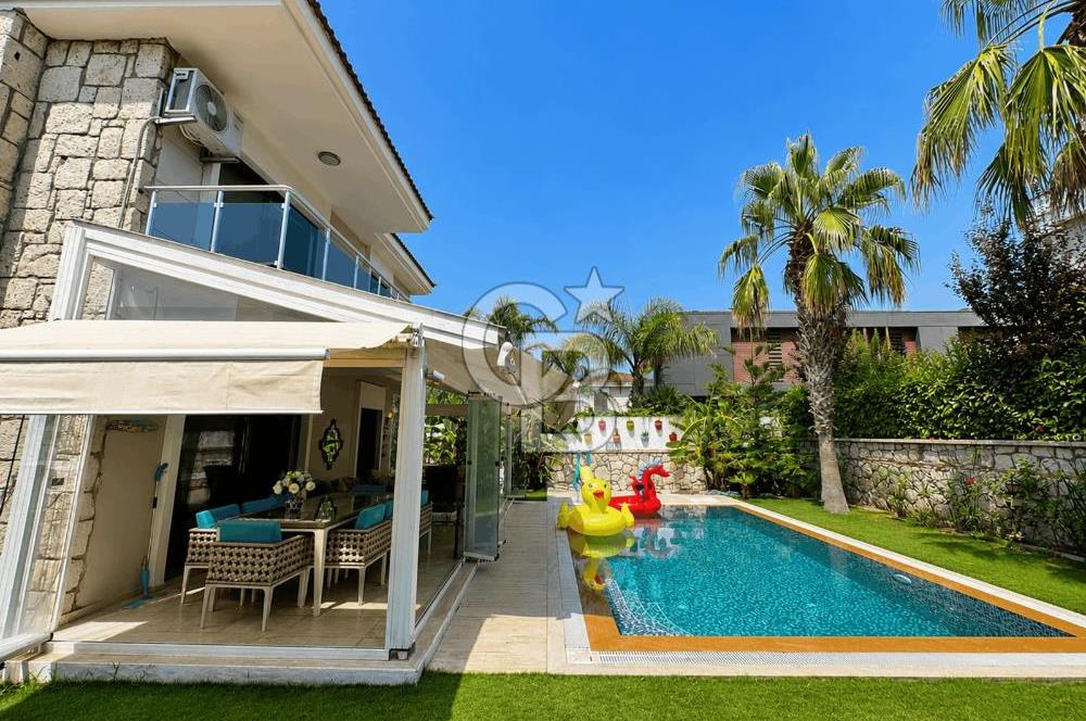 ÇEŞME ALAÇATI GÖBENE'DE SATILIK MÜSTAKİL 3+1 HAVUZLU VİLLA