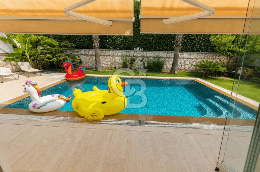 ÇEŞME ALAÇATI GÖBENE'DE SATILIK MÜSTAKİL 3+1 HAVUZLU VİLLA
