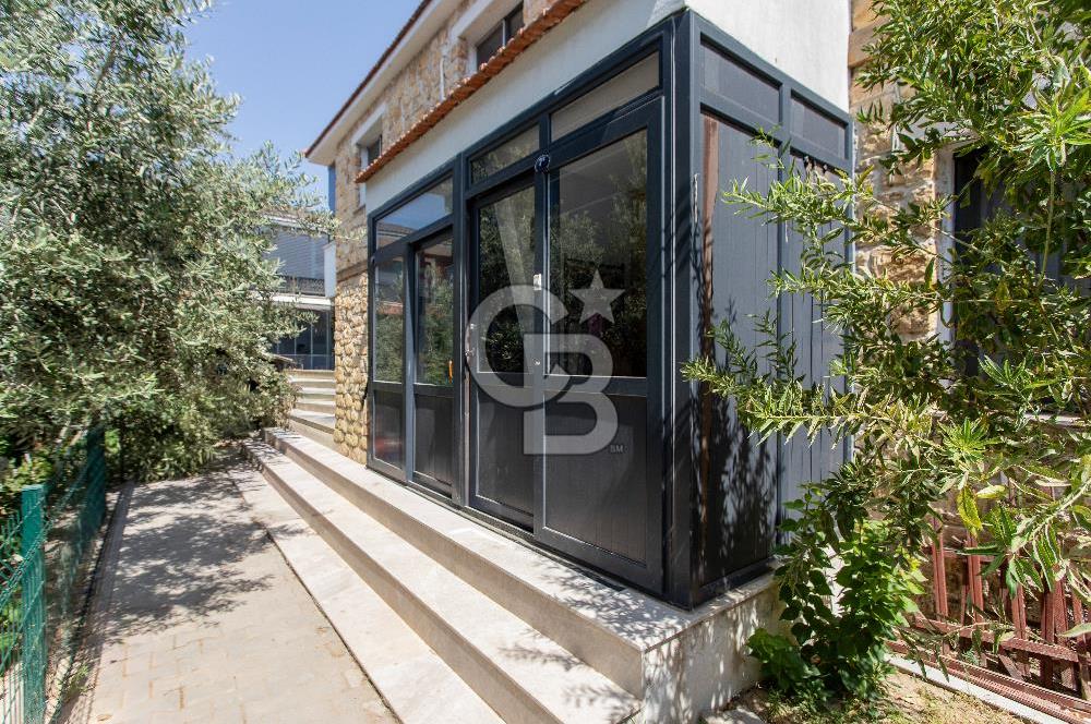 Foça Hacıveli Mah. Satılık 3+1 Bahçeli Geniş Dubleks Villa