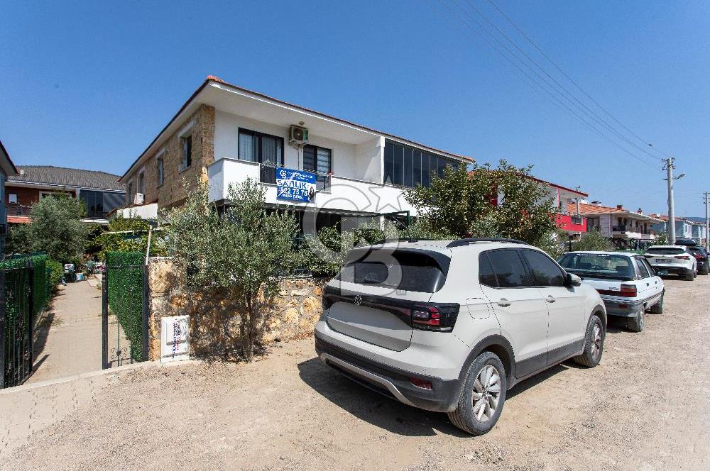 Foça Hacıveli Mah. Satılık 3+1 Bahçeli Geniş Dubleks Villa