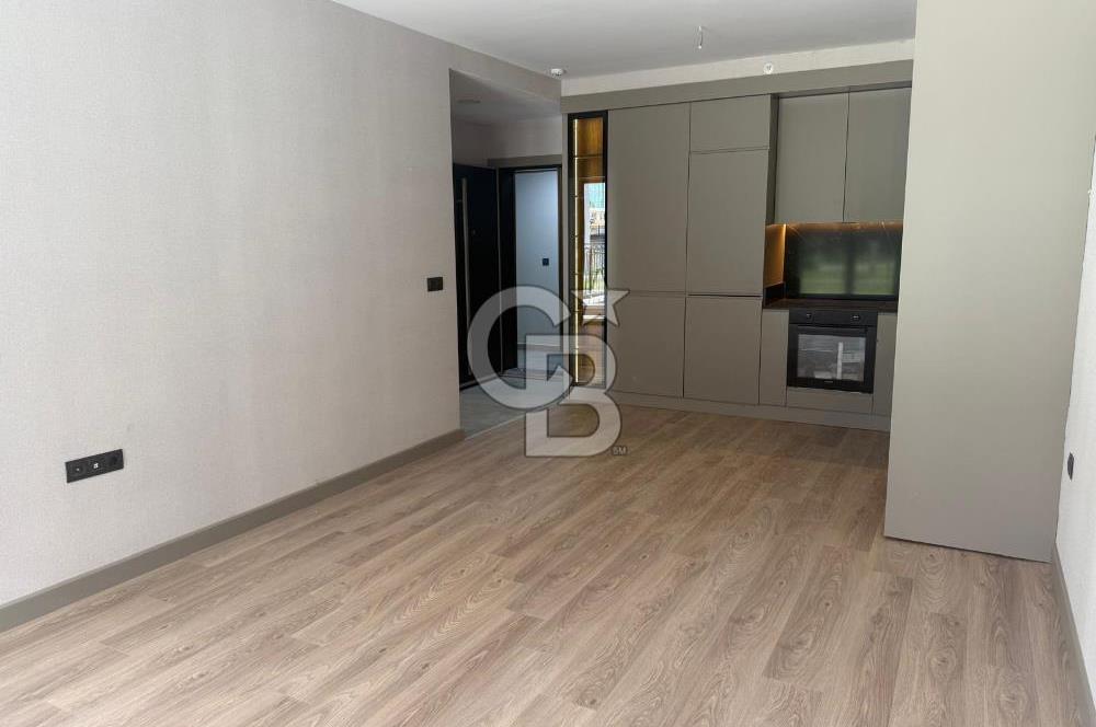 RELAX CADDE'DE GENİŞ BAHÇE KULLANIMLI LÜKS 1+1 KİRALIK DAİRE