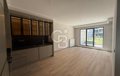 RELAX CADDE'DE GENİŞ BAHÇE KULLANIMLI LÜKS 1+1 KİRALIK DAİRE